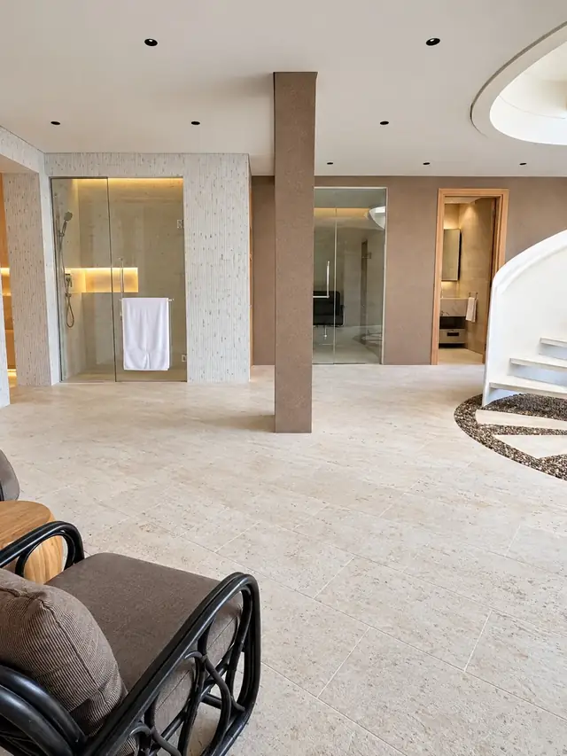 Spa floor overview
