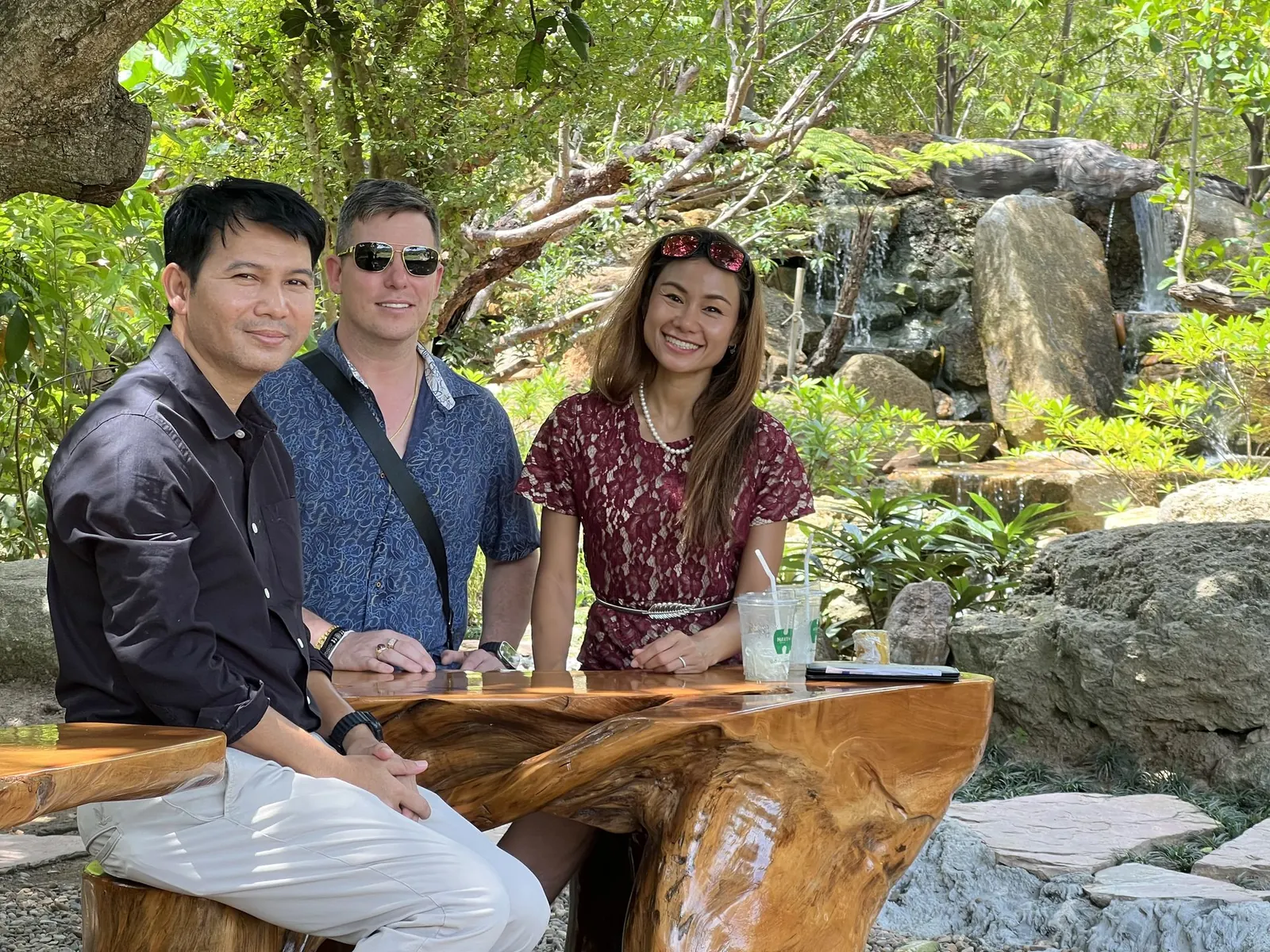 Frei umherziehende Elefanten im Samui Elephant Haven, nahe der Villa Unity
